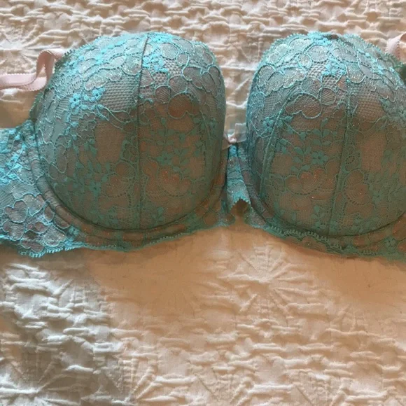 🛑SOLD🛑Gorgeous lace teal green with light pink with a hint of sparkly bra - Picture 4 of 13